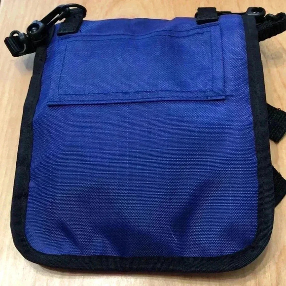 Eddie Bauer blue/black crossbody travel pouch.  Converts to waist pack. - Picture 2 of 8